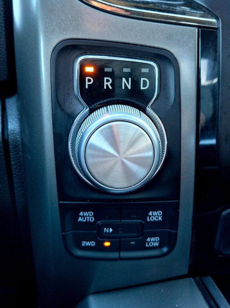 Vehicle Image 25