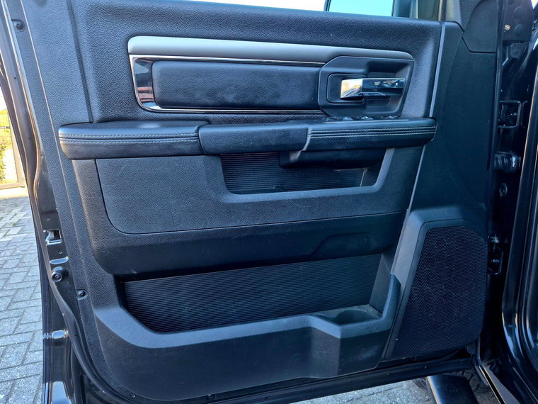 Vehicle Image 38