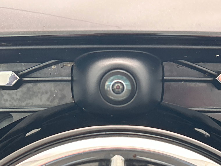 Vehicle Image 32