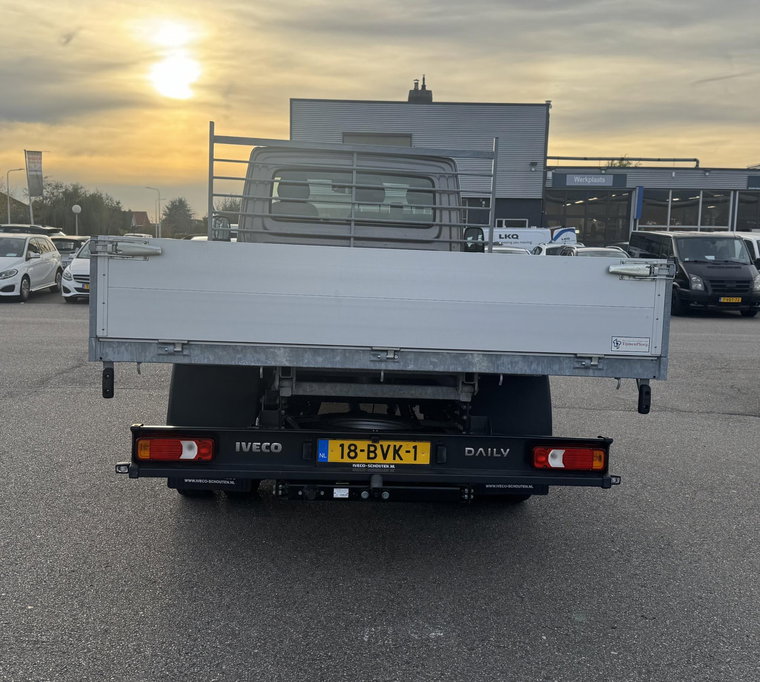 Vehicle Image 26