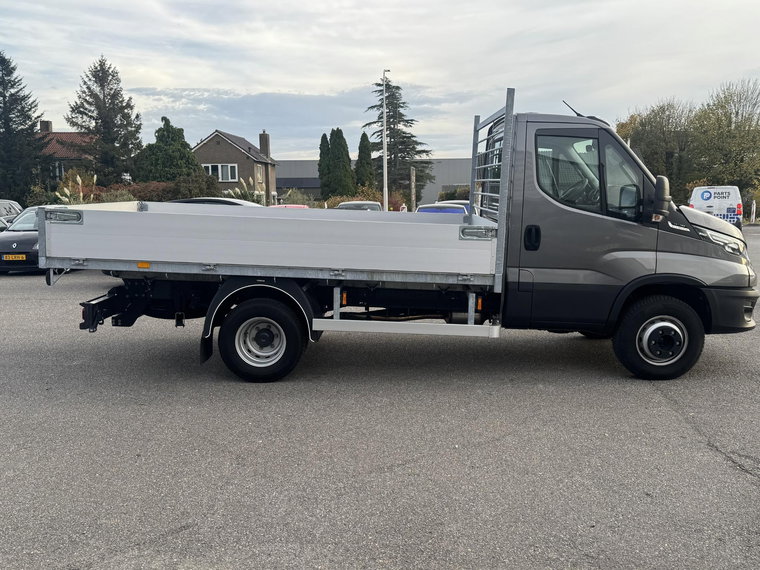 Vehicle Image 28