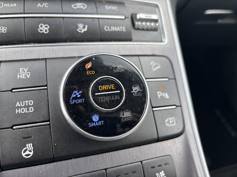 Vehicle Image 25