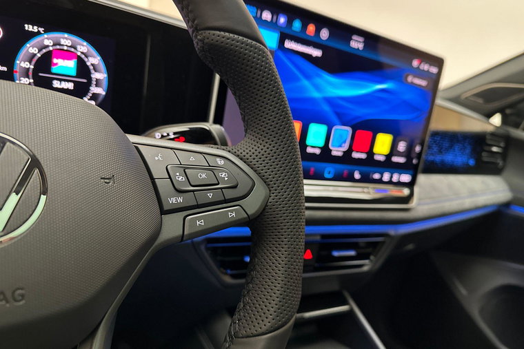 Vehicle Image 23
