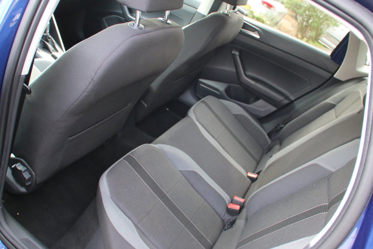 Vehicle Image 21