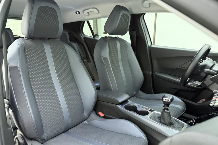 Vehicle Image 13