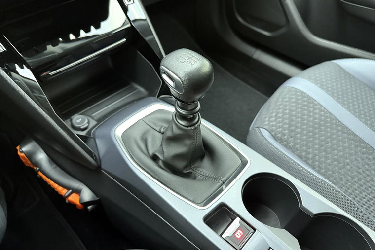 Vehicle Image 25