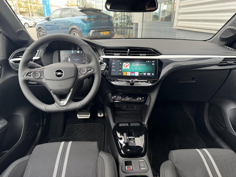 Vehicle Image 25