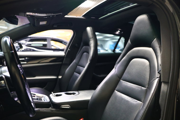 Vehicle Image 12