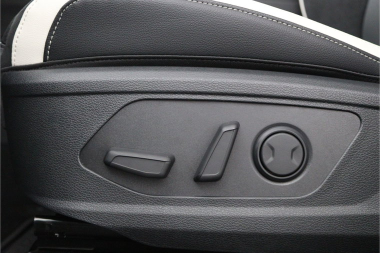 Vehicle Image 40