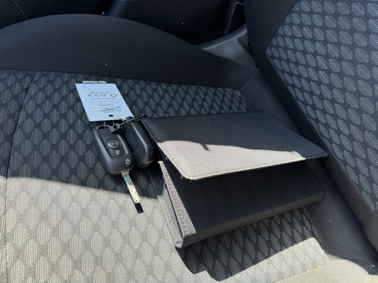 Vehicle Image 12