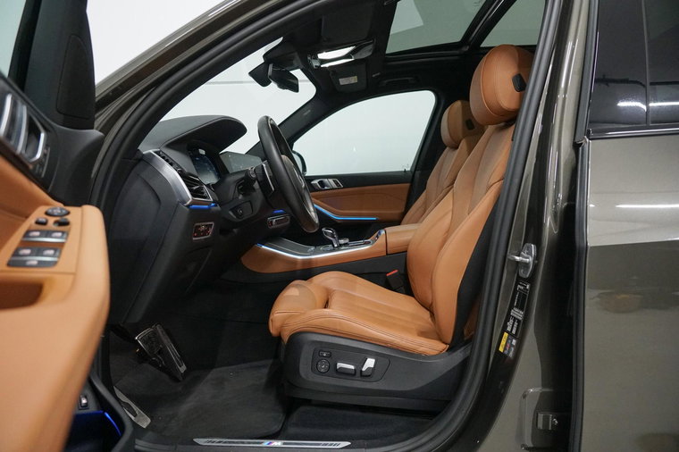 Vehicle Image 25