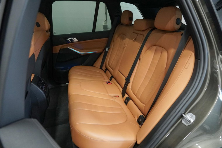 Vehicle Image 35