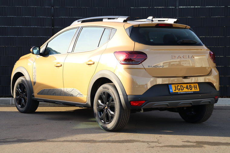 Vehicle Image 4