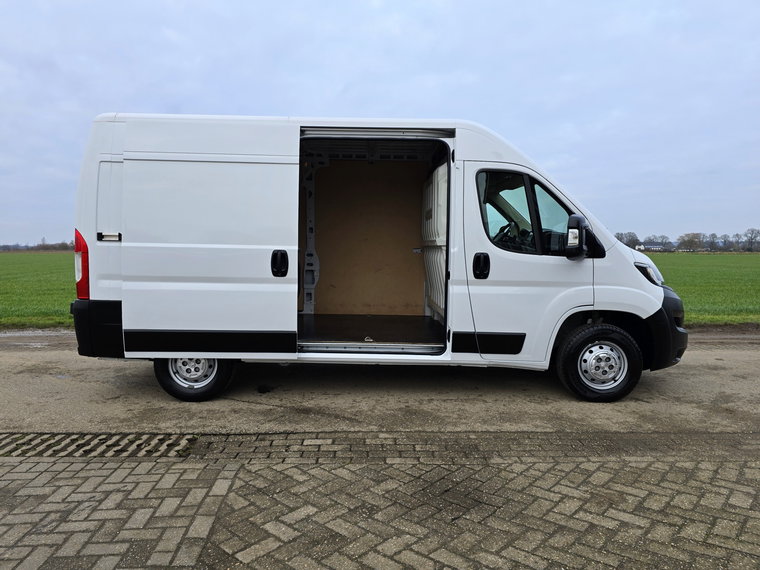 Vehicle Image 23