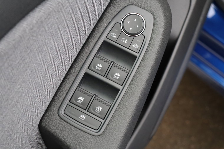 Vehicle Image 24