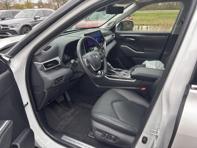 Vehicle Image 10