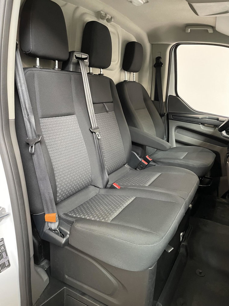 Vehicle Image 30