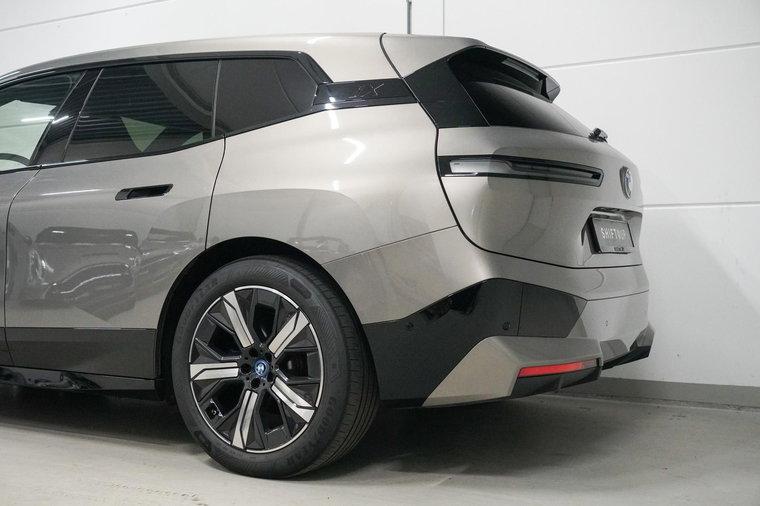 Vehicle Image 42