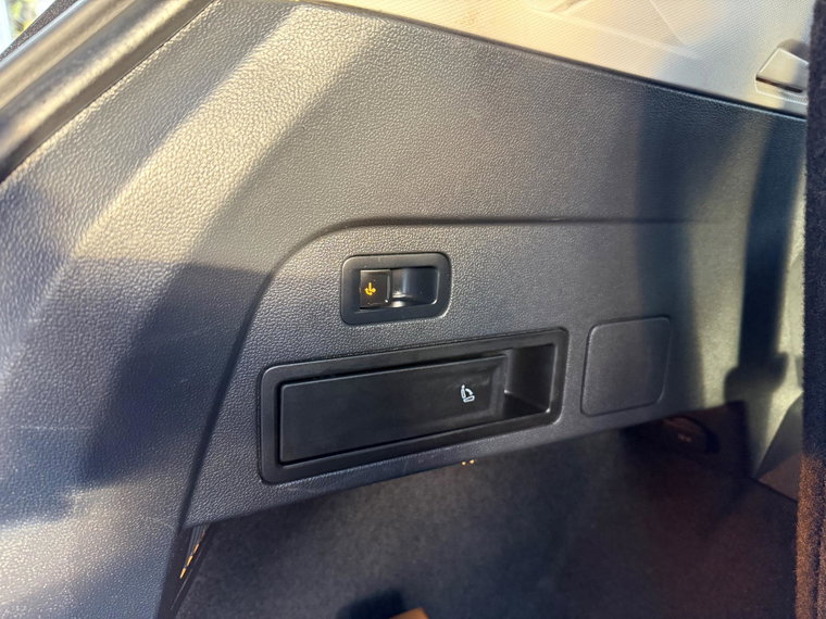 Vehicle Image 37
