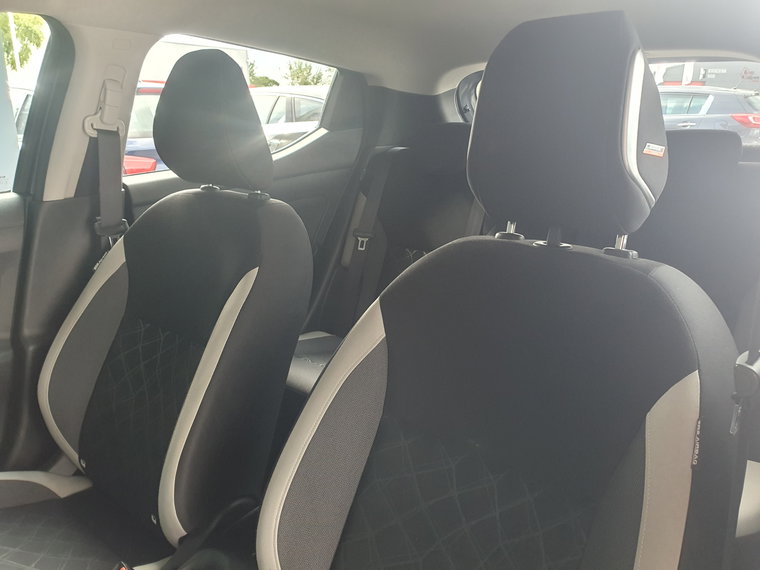 Vehicle Image 40