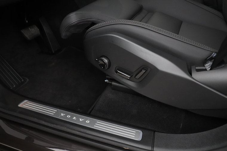Vehicle Image 48