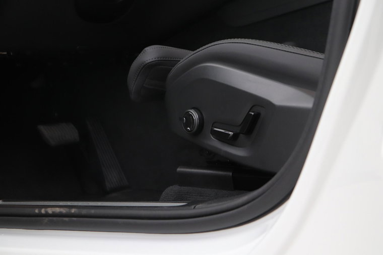Vehicle Image 48
