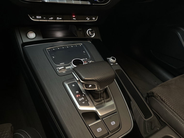 Vehicle Image 25