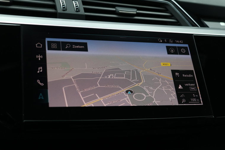 Vehicle Image 25