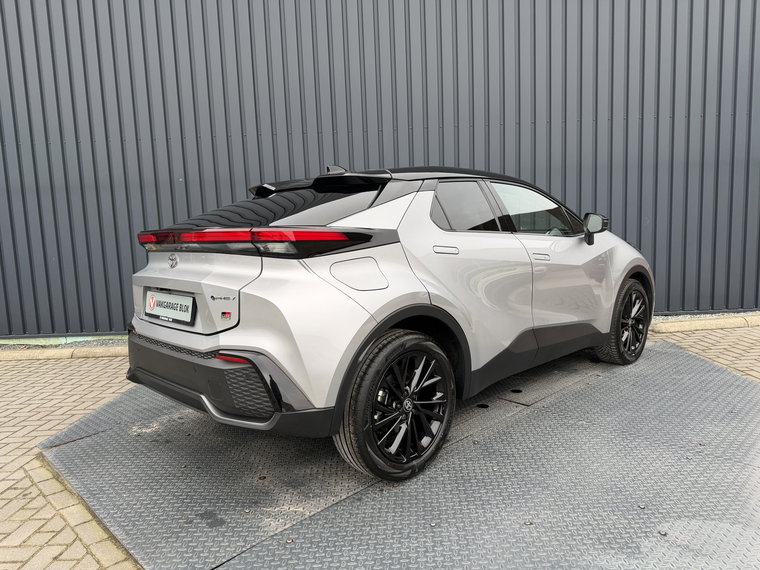 Vehicle Image 10