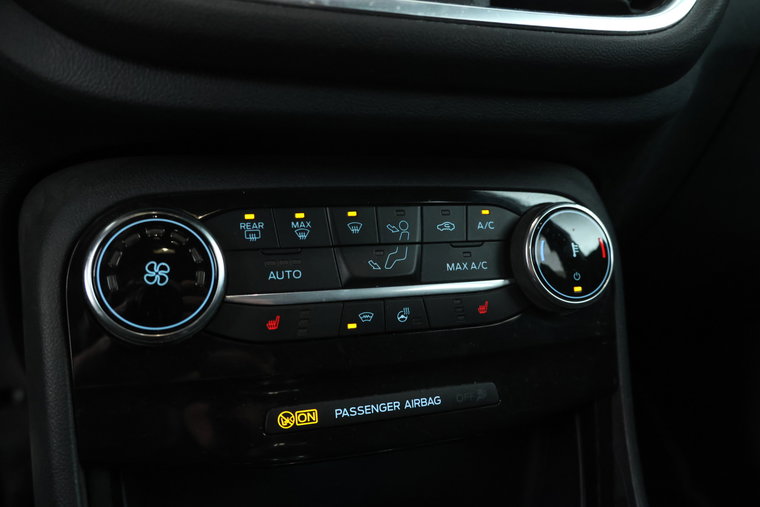 Vehicle Image 32