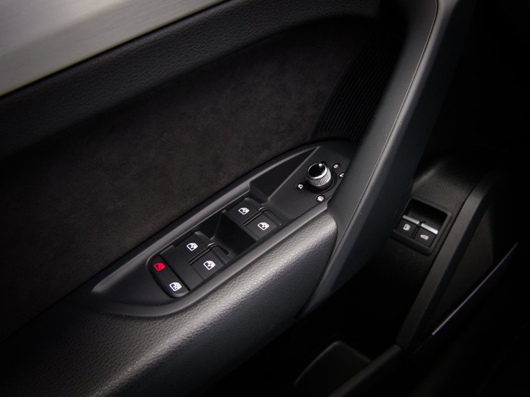 Vehicle Image 58