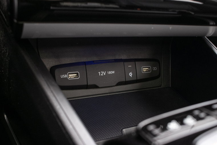 Vehicle Image 25