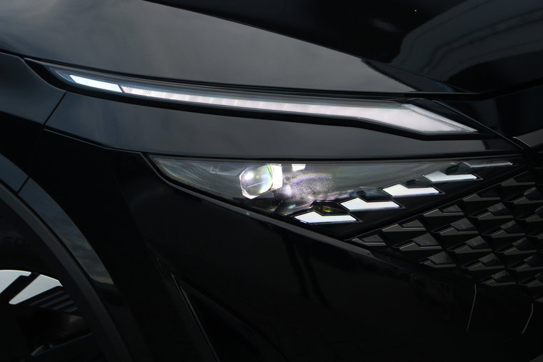 Vehicle Image 8