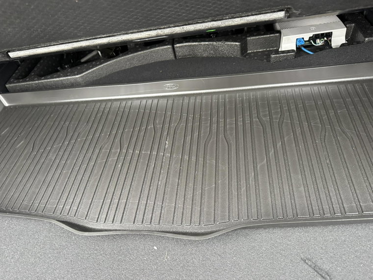 Vehicle Image 25