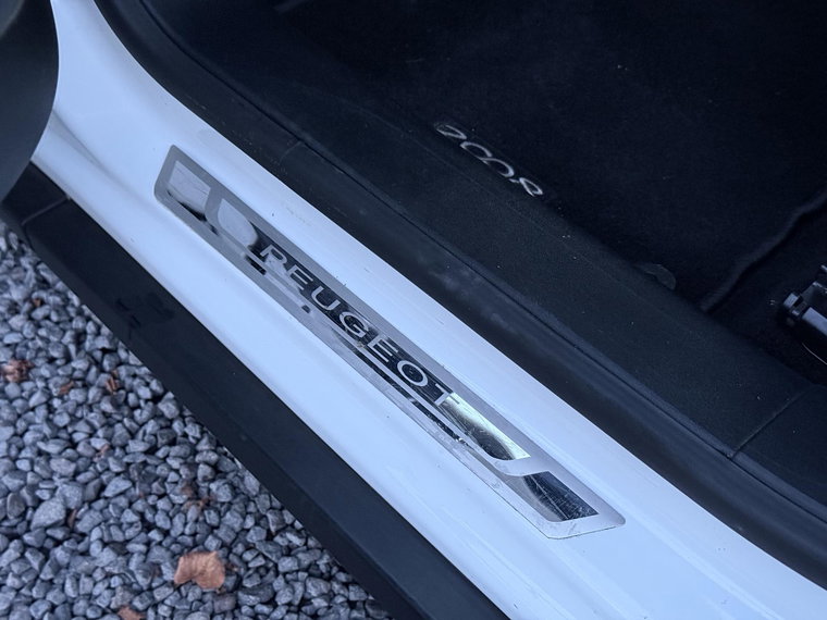 Vehicle Image 27