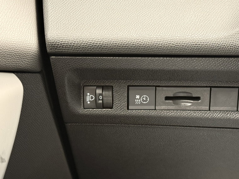 Vehicle Image 42