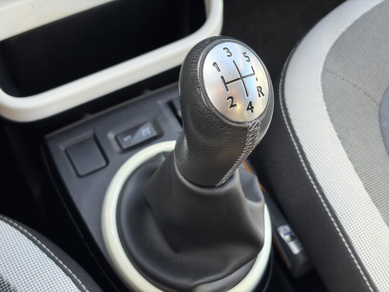Vehicle Image 24