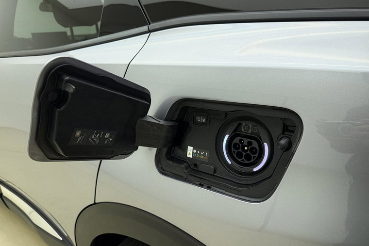 Vehicle Image 15