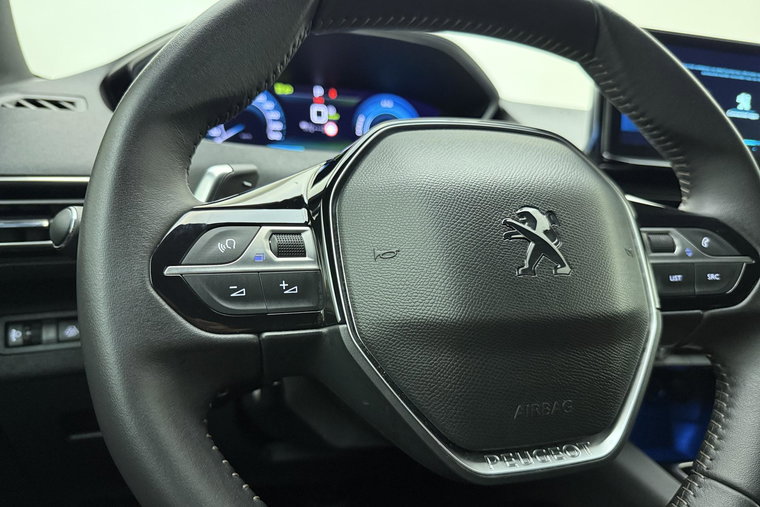Vehicle Image 25