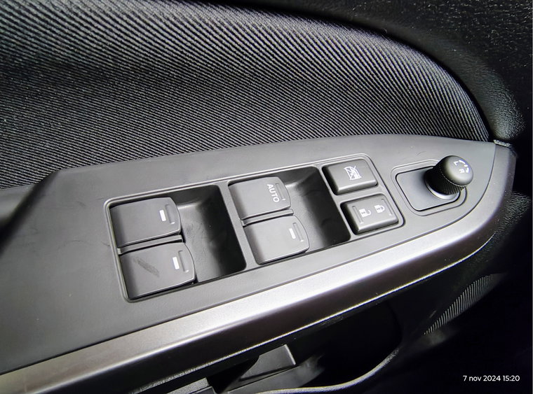 Vehicle Image 25