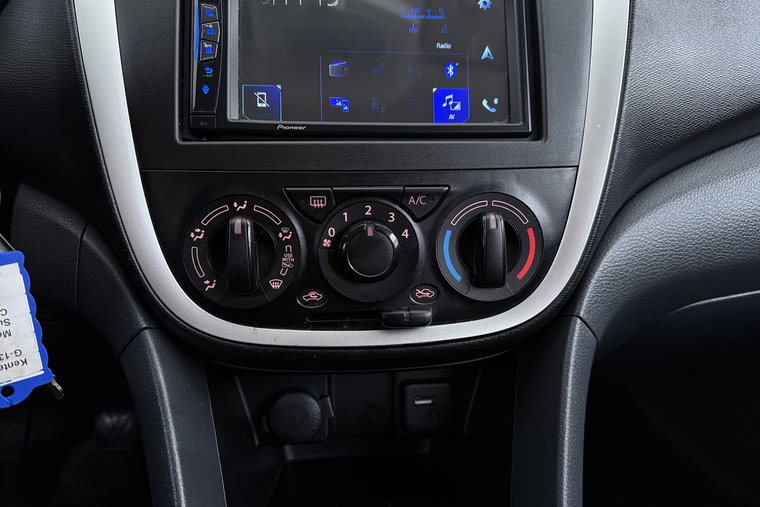 Vehicle Image 21