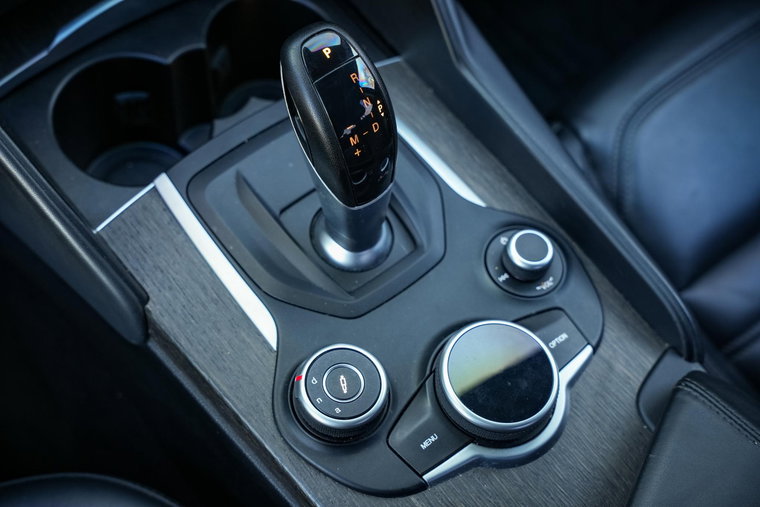 Vehicle Image 16