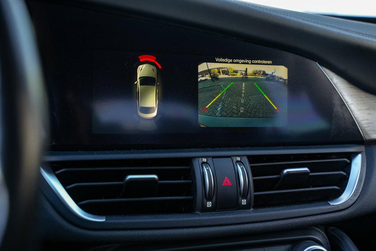 Vehicle Image 19