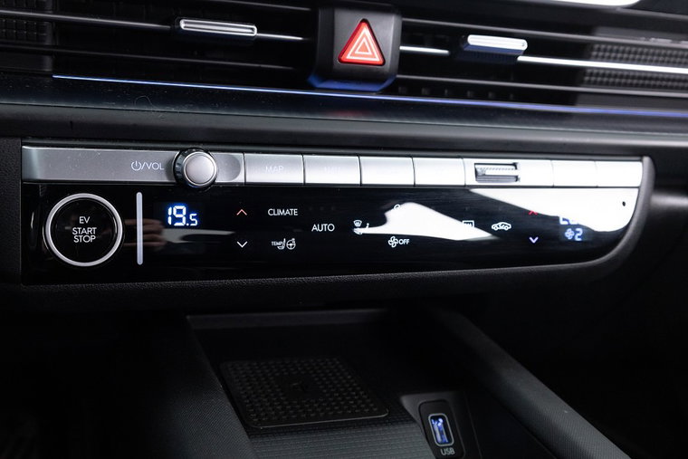 Vehicle Image 25