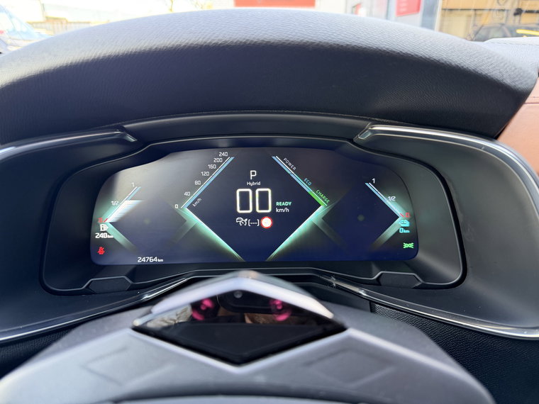 Vehicle Image 25