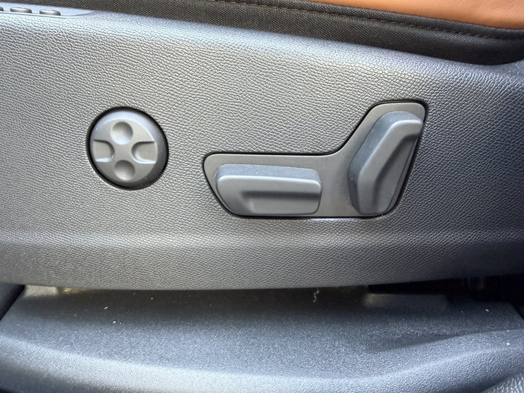 Vehicle Image 52