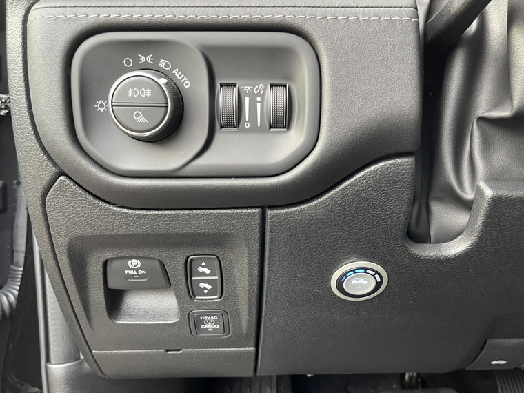 Vehicle Image 32