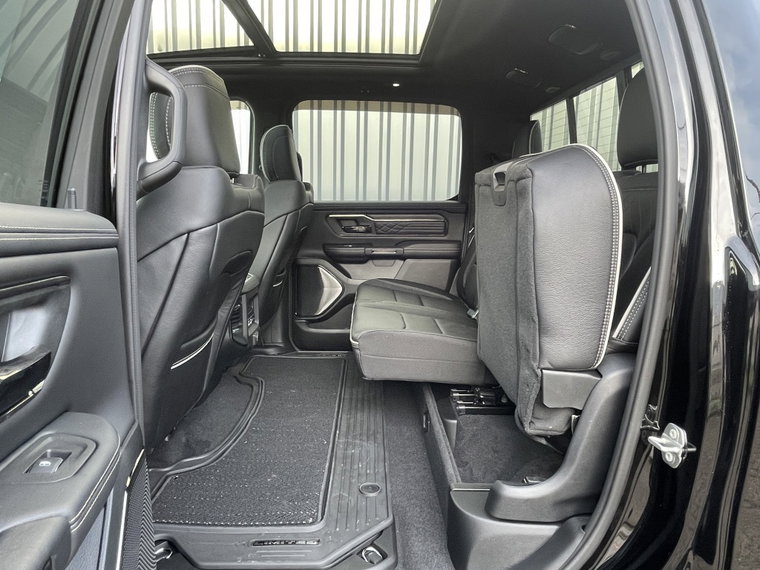 Vehicle Image 38