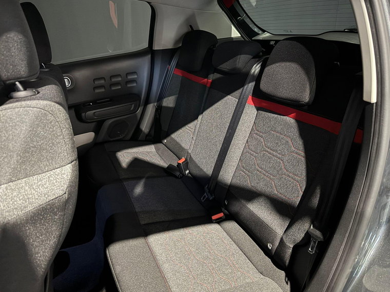 Vehicle Image 12