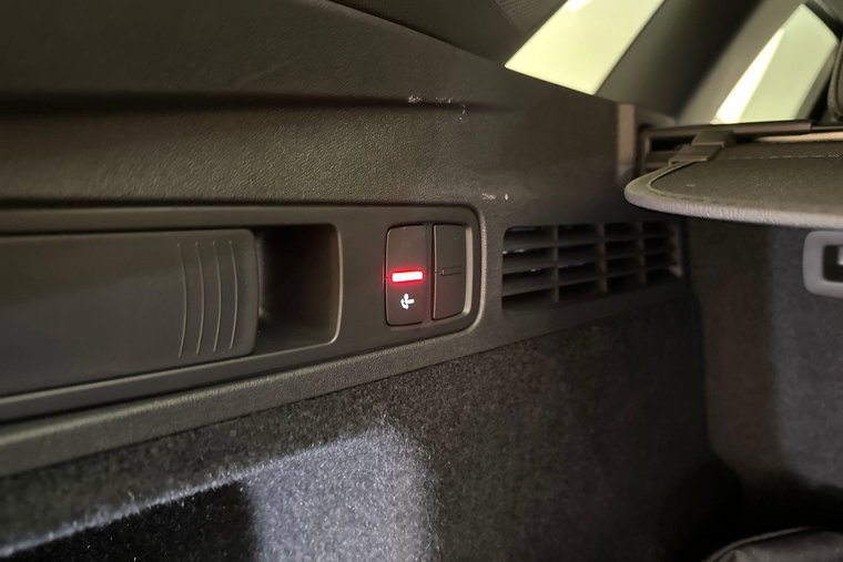 Vehicle Image 33
